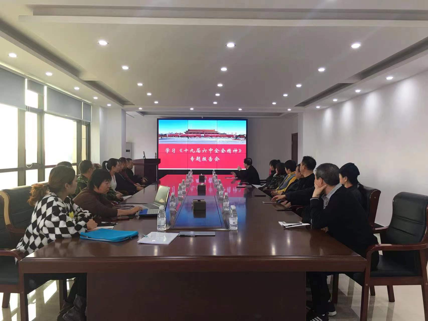 抓好三個(gè)結(jié)合 深學(xué)篤行黨的十九屆六中全會(huì)精神
